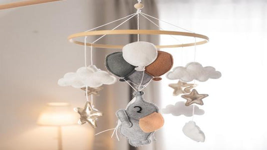 Mobile Bébé Éléphant : Le Cadeau de Naissance Idéal pour une Décoration Apaisante de la Chambre de Bébé