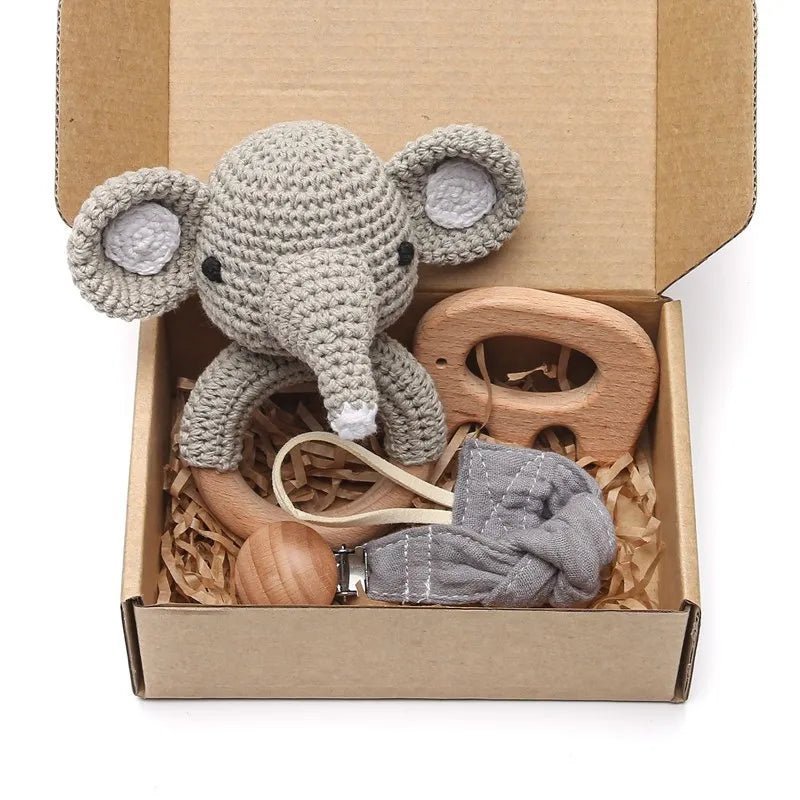 Coffret Cadeau de Naissance – Hochet crocheté, anneau de dentition, attache tétine en bois - Éléphant- Le monde des pitchounes