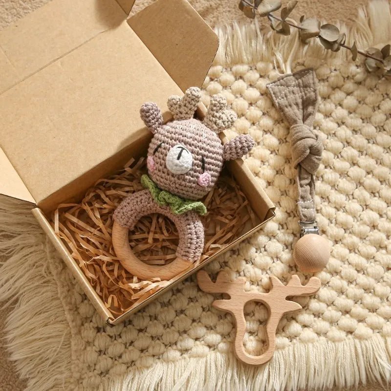 Coffret Cadeau de Naissance – Hochet crocheté, anneau de dentition, attache tétine en bois - Lion- Le monde des pitchounes