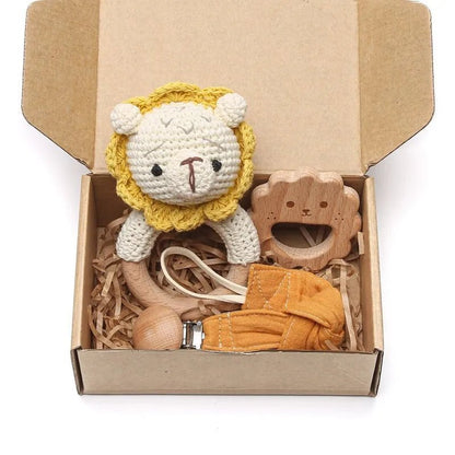 Coffret Cadeau de Naissance – Hochet crocheté, anneau de dentition, attache tétine en bois - Lion- Le monde des pitchounes